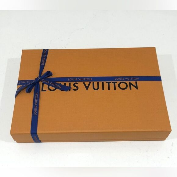 Louis Vuitton Box and ribbon - Picture 2 of 7